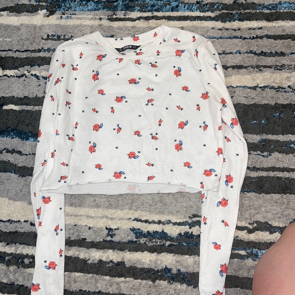 SHEIN M cropped long sleeve white with red roses
